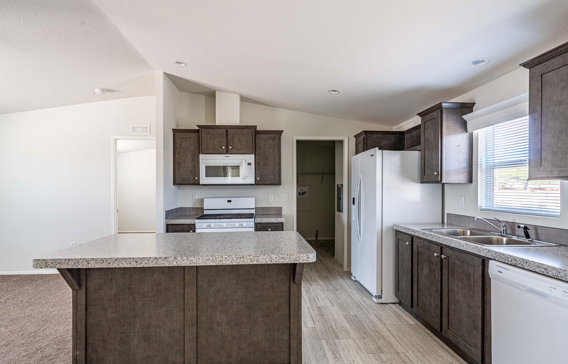 Fleetwood Manufactured Home | 24483E